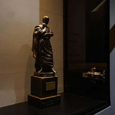 Boutique Alnis 招待所 4*