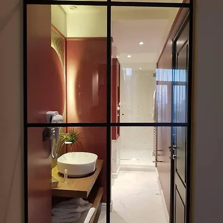 Boutique Alnis 招待所 4*